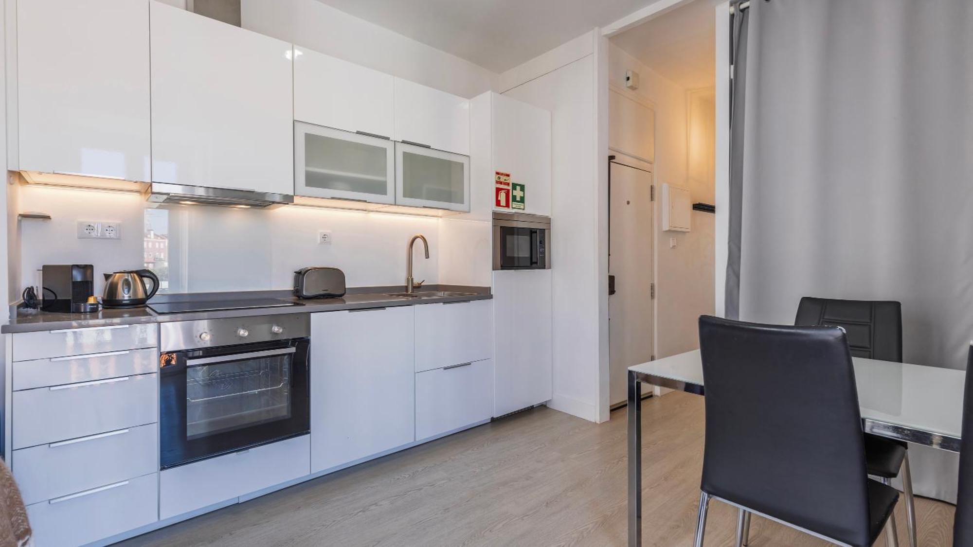 Classic Topfloor Apartment By Lovelystay ลิสบอน ภายนอก รูปภาพ