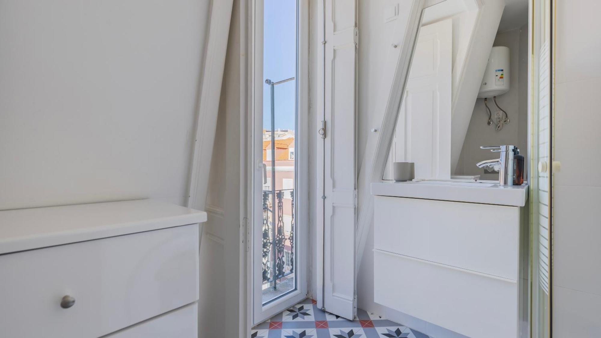 Classic Topfloor Apartment By Lovelystay ลิสบอน ภายนอก รูปภาพ